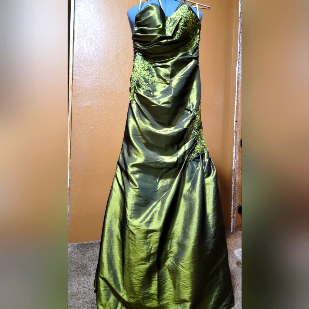 Sleeveless formal length dress